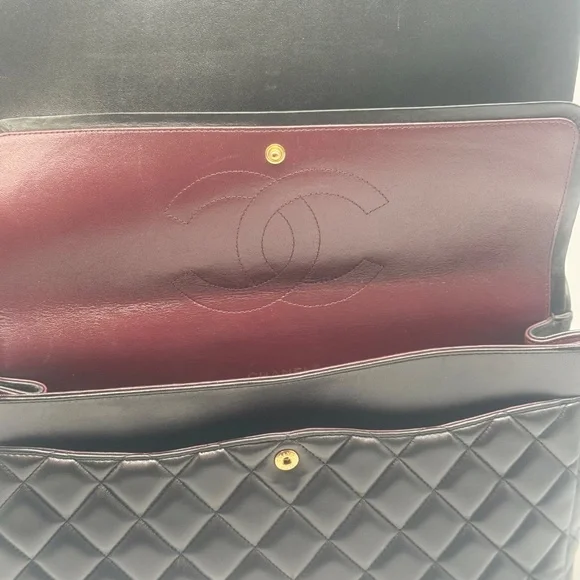 SOLD
Chanel Classic Maxi Double Flap Shoulder Bag (2012) - Picture 9 of 15